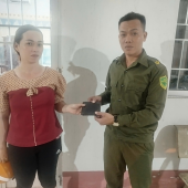 Công an xã Xà Phiên giúp người dân nhận lại tài sản đánh rơi
