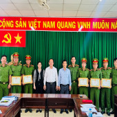 Lan tỏa tinh thần tấn công trấn áp tội phạm từ cơ sở - Khen thưởng đột xuất tại Công an xã Nhơn Ái
