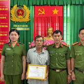 Công an phường Cái Khế trao Giấy khen cho công dân dũng cảm cứu sống người nhảy cầu tự tử