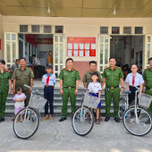 Công an phường Tân An trao yêu thương, vun đắp niềm tin từ những việc làm giản dị