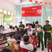 Công an phường Tân An quyết tâm hoàn thành cấp định danh điện tử mức 2 cho trẻ từ 6 đến dưới 14 tuổi