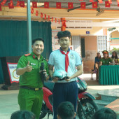 Công an xã An Ninh tuyên truyền, hướng dẫn kỹ năng lái xe an toàn và kiến thức phòng cháy, chữa cháy trong trường học