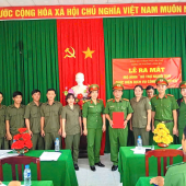 Công an phường Long Mỹ ra mắt mô hình “Hỗ trợ người dân thực hiện dịch vụ công trực tuyến”