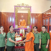 Công an phường Ô Môn thăm và chúc mừng Tết Chôl Chnăm Thmây năm 2026 tại các điểm Chùa Pôthi Somrôn, Chùa Sanvor Pôthinhen và Chùa Phesachevone
