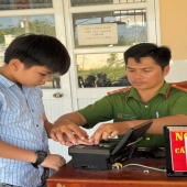 Công an xã Thới An Hội: Xuyên lễ phục vụ nhân dân, đẩy mạnh thu nhận định danh điện tử cho học sinh và doanh nghiệp