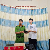 Công an xã Thạnh Xuân hỗ trợ người dân nhận lại tài sản bị đánh rơi
