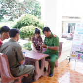 Công an xã Hòa Tú xuyên lễ phục vụ Nhân dân cấp tài khoản định danh điện tử mức độ 2