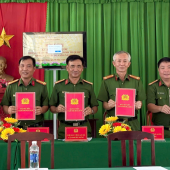 Công an xã Tân Phước Hưng tổ chức Hội nghị ký kết giao ước phong trào thi đua “Vì an ninh Tổ quốc” năm 2026 trong Cụm thi đua số 8