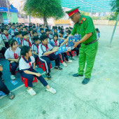 Công an xã Đại Hải phối hợp tuyên truyền, phổ biến pháp luật tại các điểm trường trên địa bàn