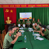 CÔNG AN XÃ PHÚ HỮU TRIỂN KHAI NGHỊ QUYẾT CỦA ĐẢNG ỦY CÔNG AN TRUNG ƯƠNG CHO TOÀN THỂ CÁN BỘ, CHIẾN SĨ CÔNG AN XÃ VÀ CÔNG BỐ QUYẾT ĐỊNH VỀ CÔNG TÁC CÁN BỘ