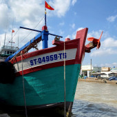 Đừng đánh đổi tương lai bằng những chuyến tàu vượt biển trái phép