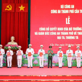 Công an thành phố Cần Thơ tổ chức Lễ công bố Quyết định thăng cấp bậc hàm Đại tá, Thượng tá đối với 82 sĩ quan là lãnh đạo, chỉ huy