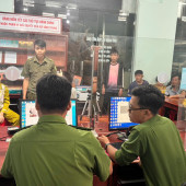 Công an xã Vĩnh Tường, Thạnh Phú đẩy mạnh công tác tuyên truyền, nổ lực, quyết tâm đẩy nhanh tiến độ thu nhận hồ sơ và đưa tiện ích của ứng dụng VNeID đến gần hơn với người dân