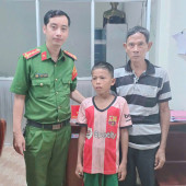 Công an phường Ngã Năm hỗ trợ cháu bé đi lạc tìm được người thân