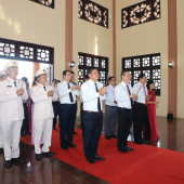 Công an thành phố Cần Thơ thành kính dâng hương viếng Bác nhân ngày 19/5