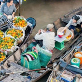 Tuyên truyền ATGT đường thủy nội địa cho hộ dân, tiểu thương sinh sống và mua bán trên chợ nổi Cái Răng