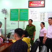 Công an xã Phú Tâm phối hợp Ngân hàng chính sách xã hội hỗ trợ người sau cai nghiện vay vốn tái hòa nhập cộng đồng