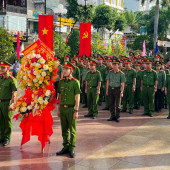 CỤM THI ĐUA SỐ 1 CÔNG AN CÁC XÃ, PHƯỜNG THUỘC THÀNH PHỐ CẦN THƠ TỔ CHỨC LỄ DÂNG HOA, DÂNG HƯƠNG KỶ NIỆM 136 NĂM NGÀY SINH CHỦ TỊCH HỒ CHÍ MINH