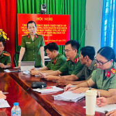 Công an xã Thạnh Xuân triển khai Chiến dịch “60 ngày đêm hướng dẫn người dân kích hoạt và tích hợp thông tin, dữ liệu trên VNeID mức 2”