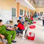 Cán bộ, chiến sĩ công an xã Mỹ Phước tích cực giam gia hiến máu tình nguyện