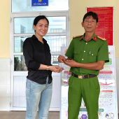 Công an xã An Lạc Thôn khẩn trương tìm, trả lại tài sản cho người dân bị đánh rơi sau hơn 01 giờ