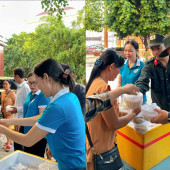 Ấm lòng người bệnh từ những “Bát cháo nghĩa tình” của lực lượng Cảnh sát cơ động