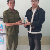 Công an xã Vị Thanh 1 hỗ trợ tìm và trả lại tài sản cho người dân bị đánh rơi