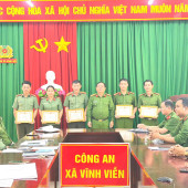 Công an xã Vĩnh Viễn tổ chức trao các Quyết định hỗ trợ nhà ở và khen thưởng
