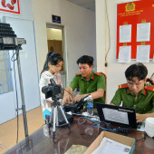 Công an xã Trường Khánh phối hợp Công an xã Tân Thạnh tổ chức tuyên truyền và cấp căn cước công dân, định danh điện tử (VneID mức 2) cho người dân và các em học sinh trên địa bàn xã Tân Thạnh