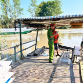 Công an xã Cờ Đỏ ra quân bảo đảm trật tự an toàn giao thông đường thủy, góp phần kéo giảm tai nạn giao thông trên địa bàn