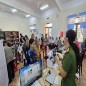 CHIẾN DỊCH "60 NGÀY ĐÊM": CÔNG AN PHƯỜNG LONG MỸ "ĐI TỪNG NGÕ, GÕ TỪNG NHÀ" TÍCH CỰC PHỦ SÓNG  ĐỊNH DANH ĐIỆN TỬ MỨC 2