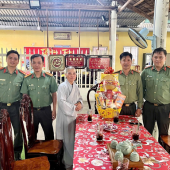 Công an phường Long Mỹ thăm, tặng quà và chúc mừng các cơ sở thờ tự trong Phật giáo nhân dịp Đại lễ Phật đản Phật lịch 2570 - Dương lịch 2026