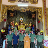 Công an phường Phước Thới thăm, chúc mừng Đại lễ Phật đản tại các cơ sở Phật giáo trên địa bàn phường.