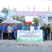 Lãnh đạo Công an thành phố dự Lễ ra quân bảo vệ môi trường tại xã Vị Thanh 1