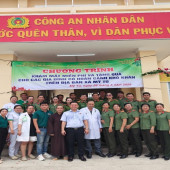 Tổ chức khám mắt miễn phí và tặng quà cho các gia đình  có hoàn cảnh khó khăn trên địa bàn xã Mỹ Tú