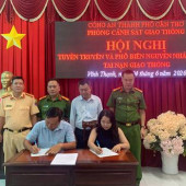 Lực lượng Cảnh sát giao thông Công an thành phố Cần Thơ tổ chức hội nghị tuyên truyền và phổ biến nguyên nhân các vụ tai nạn giao thông cho chủ doanh nghiệp kinh doanh vận tải và đội ngũ lái xe trên địa bàn 13 xã, phường.