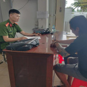 Công an xã Tân Phước Hưng: Phối hợp giải ngân vốn vay ưu đãi, tiếp sức cho người sau cai nghiện ma túy tái hòa nhập cộng đồng