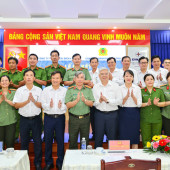 LONG TRỌNG TỔ CHỨC LỄ KÝ KẾT QUY CHẾ PHỐI HỢP GIỮA CÔNG AN THÀNH PHỐ VÀ CÔNG TY TRUYỀN TẢI ĐIỆN 4 VỀ ĐẢM BẢO AN NINH, TRẬT TỰ, AN TOÀN LƯỚI ĐIỆN CAO ÁP TRÊN ĐỊA BÀN THÀNH PHỐ CẦN THƠ