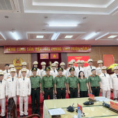 Phòng Tham mưu Công an thành phố công bố Quyết định thăng cấp bậc hàm, nâng lương năm 2026