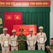 Công an xã Trường Long tổ chức Lễ công bố quyết định thăng cấp bậc hàm, nâng lương năm 2026