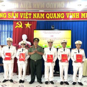 Công an phường Tân Lộc tổ chức lễ Công bố quyết định của Giám đốc Công an thành phố Cần Thơ về thăng cấp bậc hàm, nâng lương năm 2026