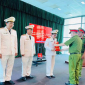 Văn phòng Cơ quan Cảnh sát điều tra Công an thành phố Cần Thơ công bố quyết định thăng cấp bậc hàm, nâng lương năm 2026