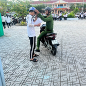 Lan tỏa phong trào thi đua “Ba nhất”: Đoàn viên Công an xã Tân Hòa đồng hành cùng học sinh vượt khó