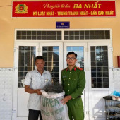 Công an xã Vĩnh Tường vận động người dân giao nộp bẫy chim và thả động vật hoang dã về tự nhiên