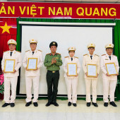 Phòng Quản lý xuất nhập cảnh Công an thành phố Cần Thơ tổ chức Lễ Công bố Quyết định thăng cấp bậc hàm, nâng lương năm 2026
