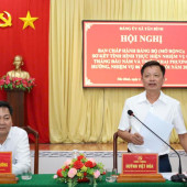 Giám đốc Công an thành phố dự và chỉ đạo Hội nghị Ban Chấp hành Đảng bộ xã Tân Bình