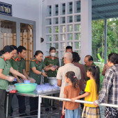 Long Phú: “Nồi cháo yêu thương”, sẻ chia cùng người bệnh