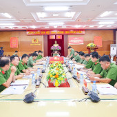 Giám đốc Công an thành phố Cần Thơ làm việc với Công an 07 phường phụ trách về kết quả thực hiện nhiệm vụ 6 tháng đầu năm 2026