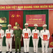Công an phường Hưng Phú tổ chức Lễ Công bố Quyết định của Giám đốc Công an thành phố về việc thăng cấp bậc hàm, nâng lương năm 2026