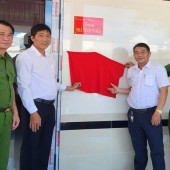 Công an xã Vĩnh Tường bàn giao nhà từ Chương trình 1.000 căn nhà do Công an thành phố vận động